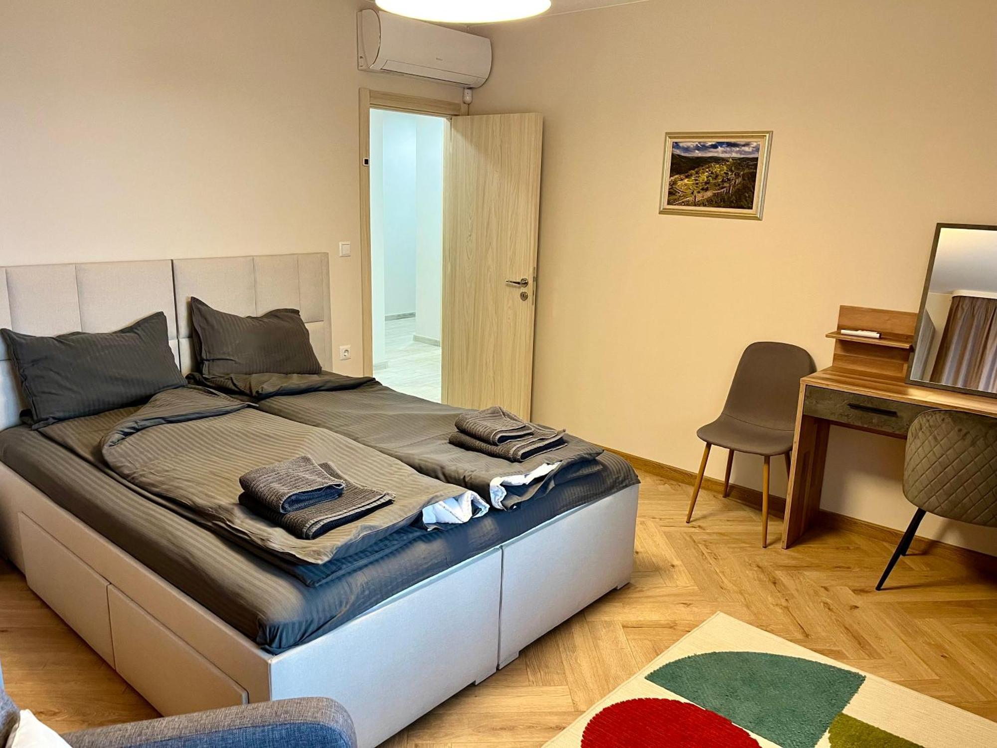 Parkview Luxury In City Center 8 Veliko Tărnovo Exteriör bild